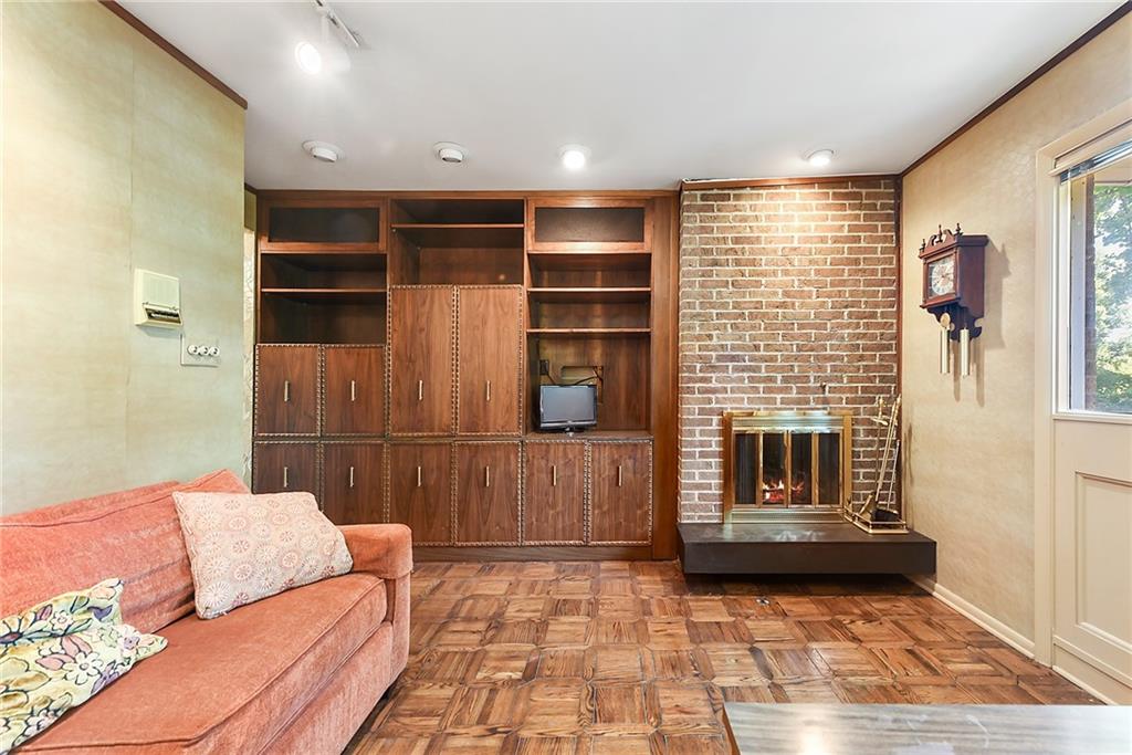 154 Gilda Avenue Pittsburgh, PA 15217 - Photo 13 of 25 a living room with furniture