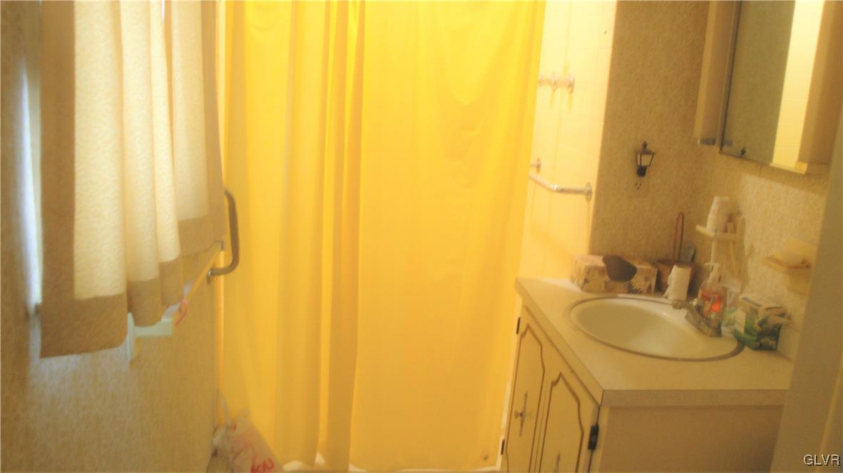 3424 Bridlepath Road Easton, PA 18045 - Photo 24 of 26 Master Bath