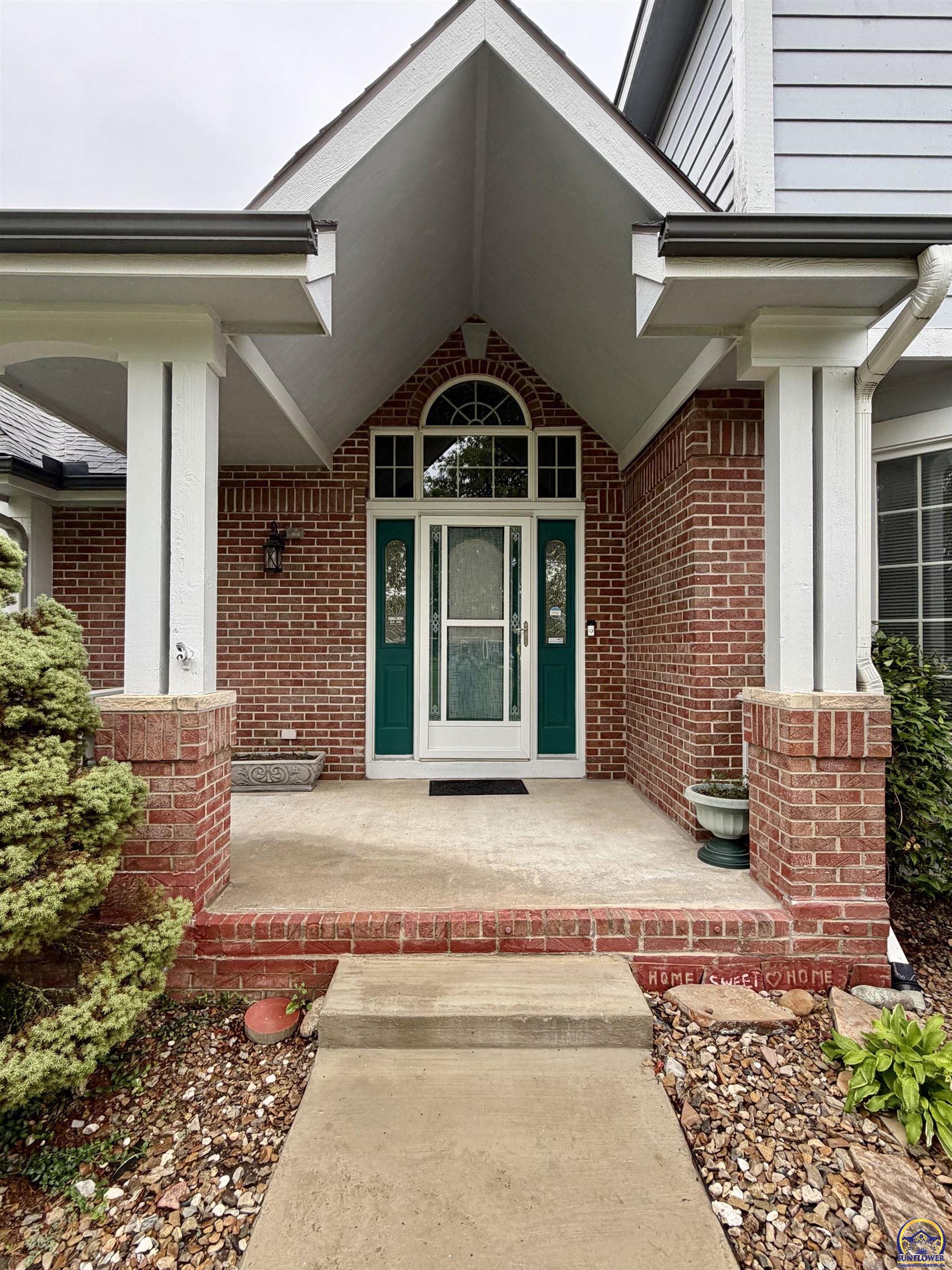 2027 Southwest West Trail Road Topeka, KS 66615 - Photo 4 of 56