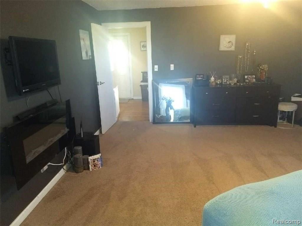 1385 East Thompson Road Holly, MI 48442 - Photo 35 of 68 1385 master bed 3.jpg