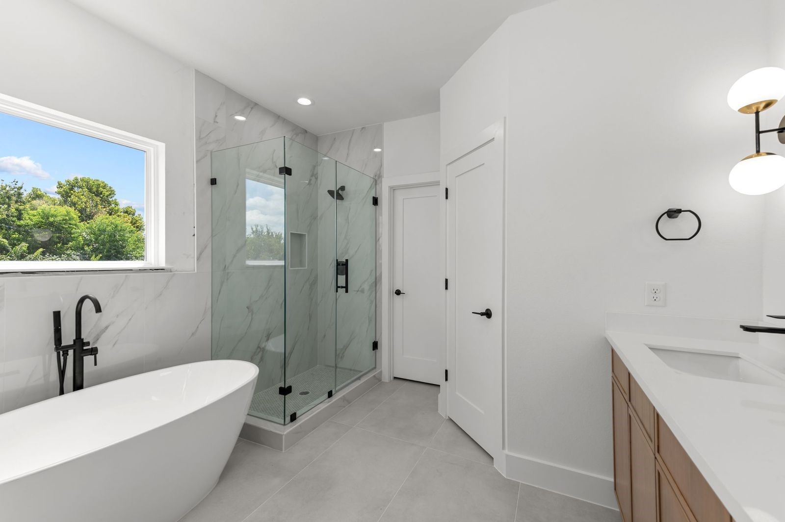 3348 Sauer Street Houston, TX 77004 - Photo 22 of 24 Primary bathroom