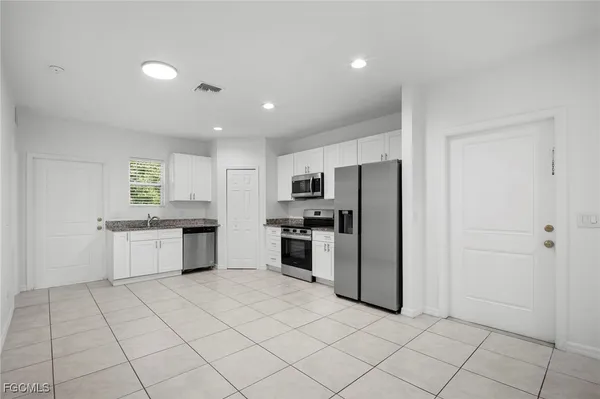 $1,700 | 3309 Armstrong Court, Fort Myers, FL 33916