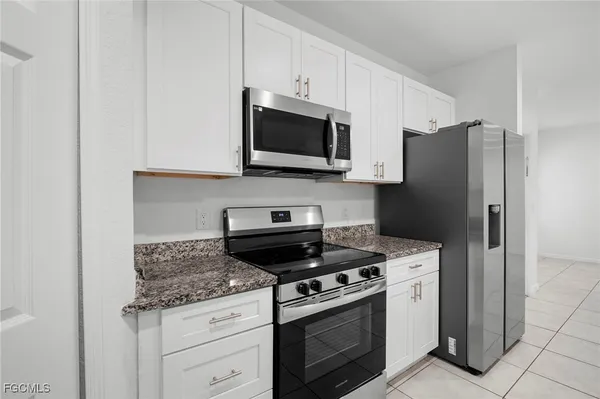 $1,700 | 3309 Armstrong Court, Fort Myers, FL 33916