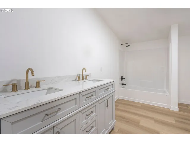 $325,000 | 1190 27th Avenue, Sweet Home, OR 97386