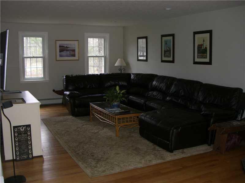 3 Cold Spring Lane Kennebunk, ME 04043 - Photo 16 of 23 Living Room.