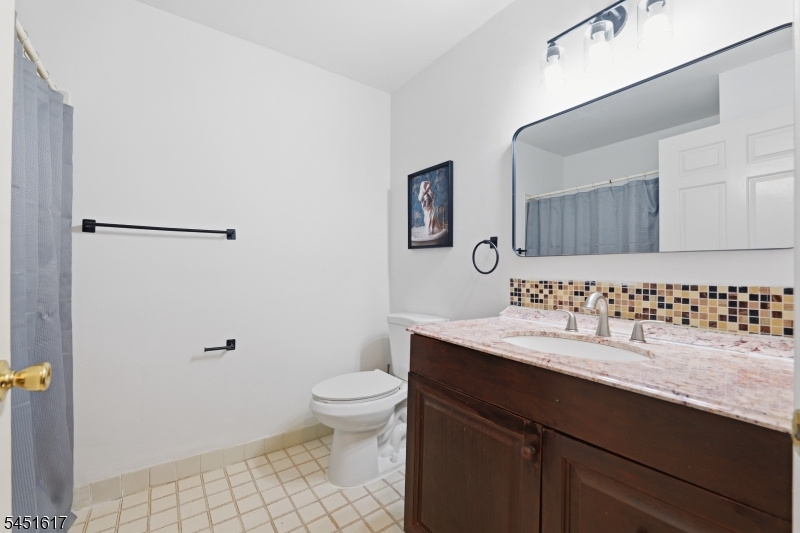 296 Alpine Way Woodbridge, NJ 07095 - Photo 11 of 30 Gallery Image 11