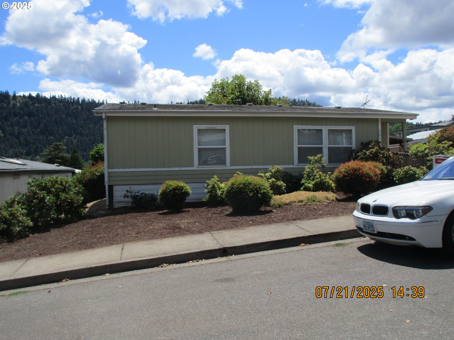 751 Meadowood Drive Winston, OR 97496 - Photo 2 of 21