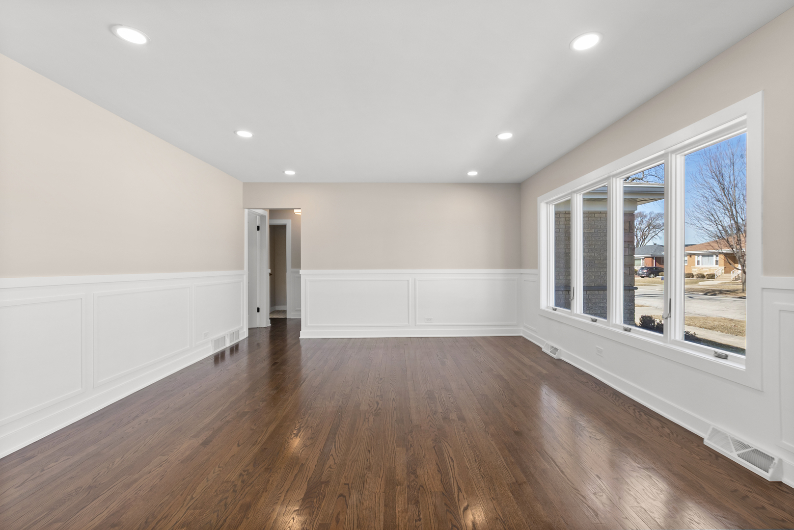 9027 27th Street Brookfield, IL 60513 - Photo 2 of 32