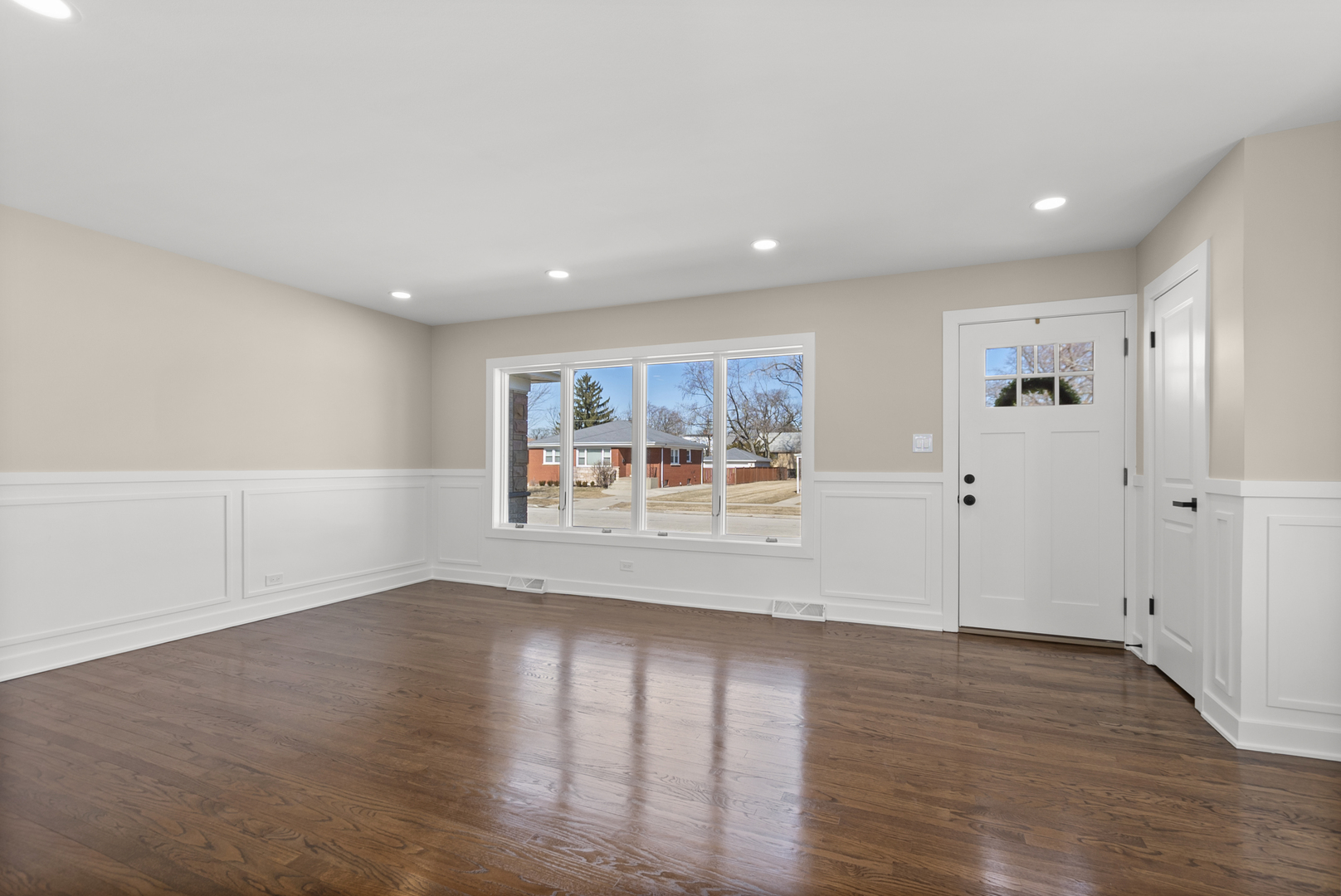 9027 27th Street Brookfield, IL 60513 - Photo 3 of 32