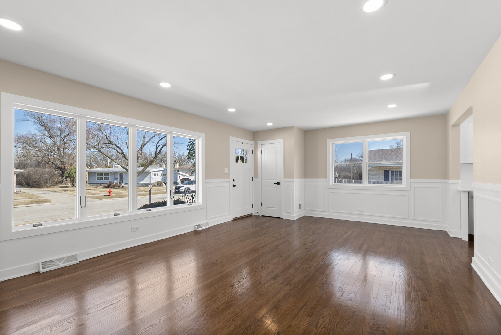 9027 27th Street Brookfield, IL 60513 - Photo 5 of 32