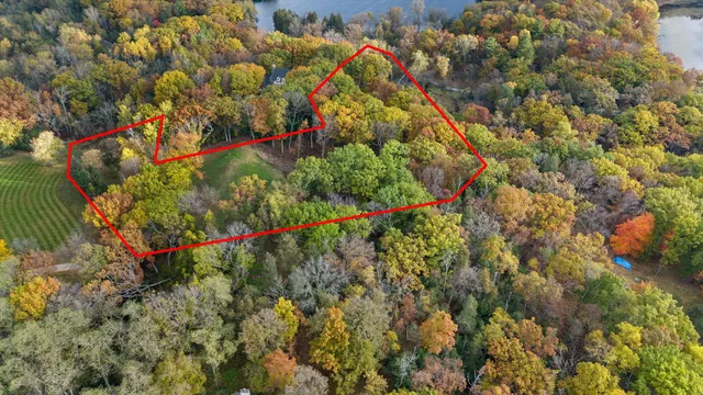 $2,925,000 | 6644 North Shawmoors Drive, Chenequa, WI 53029