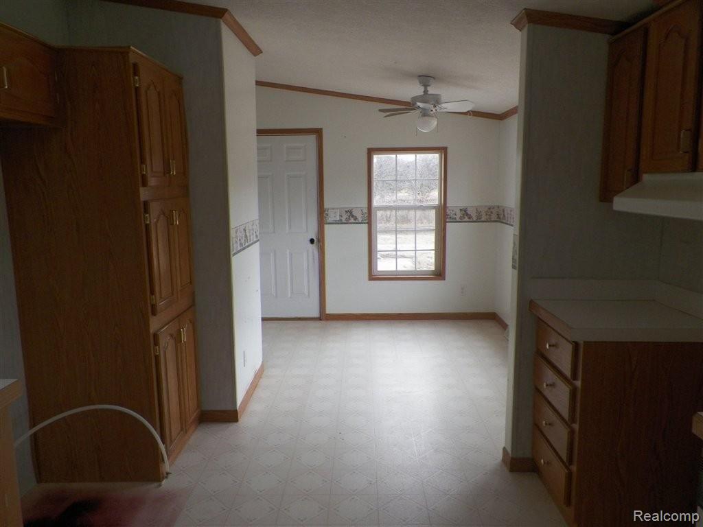 262-161381 - Kitchen.JPG
