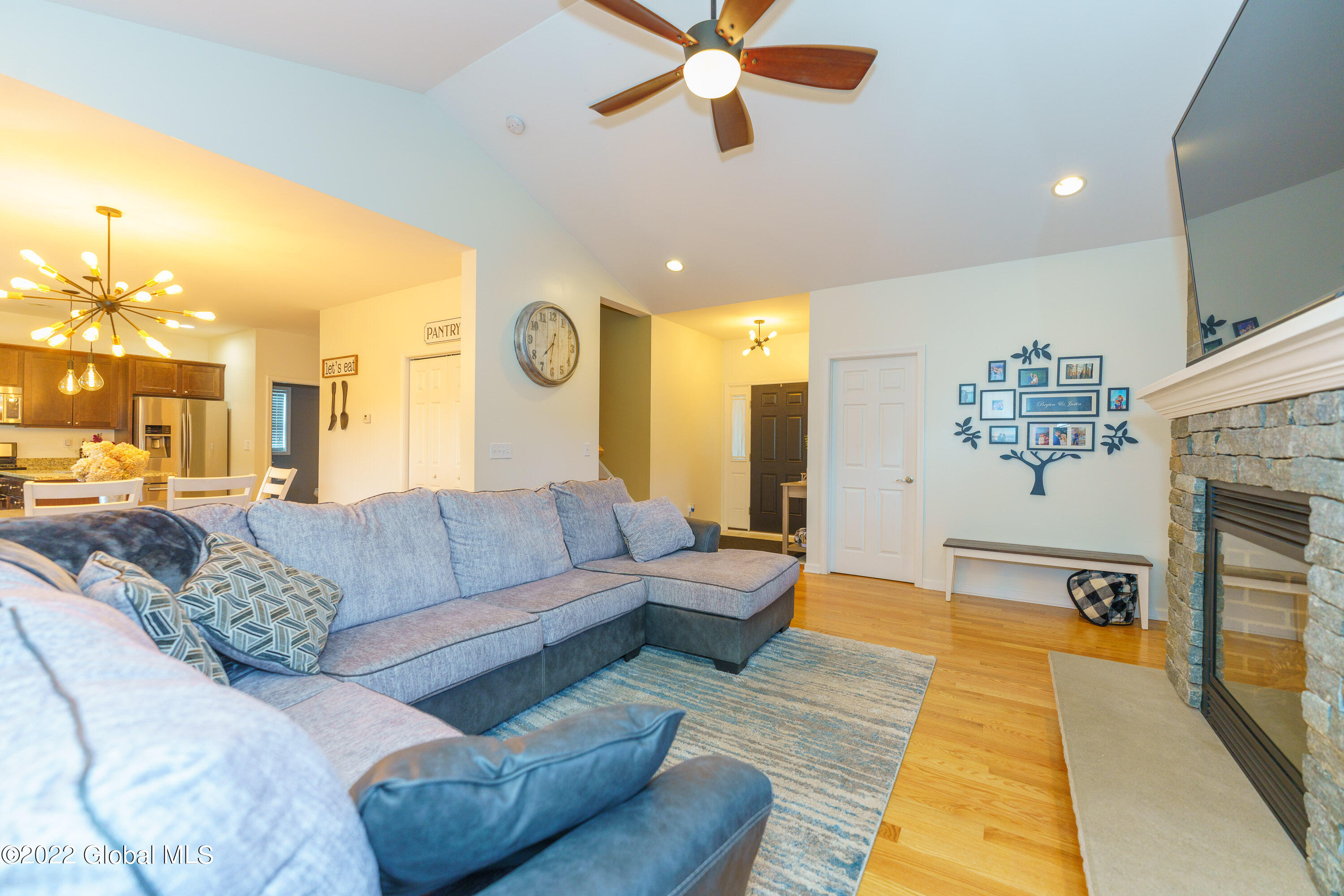 2 Livingroom 3