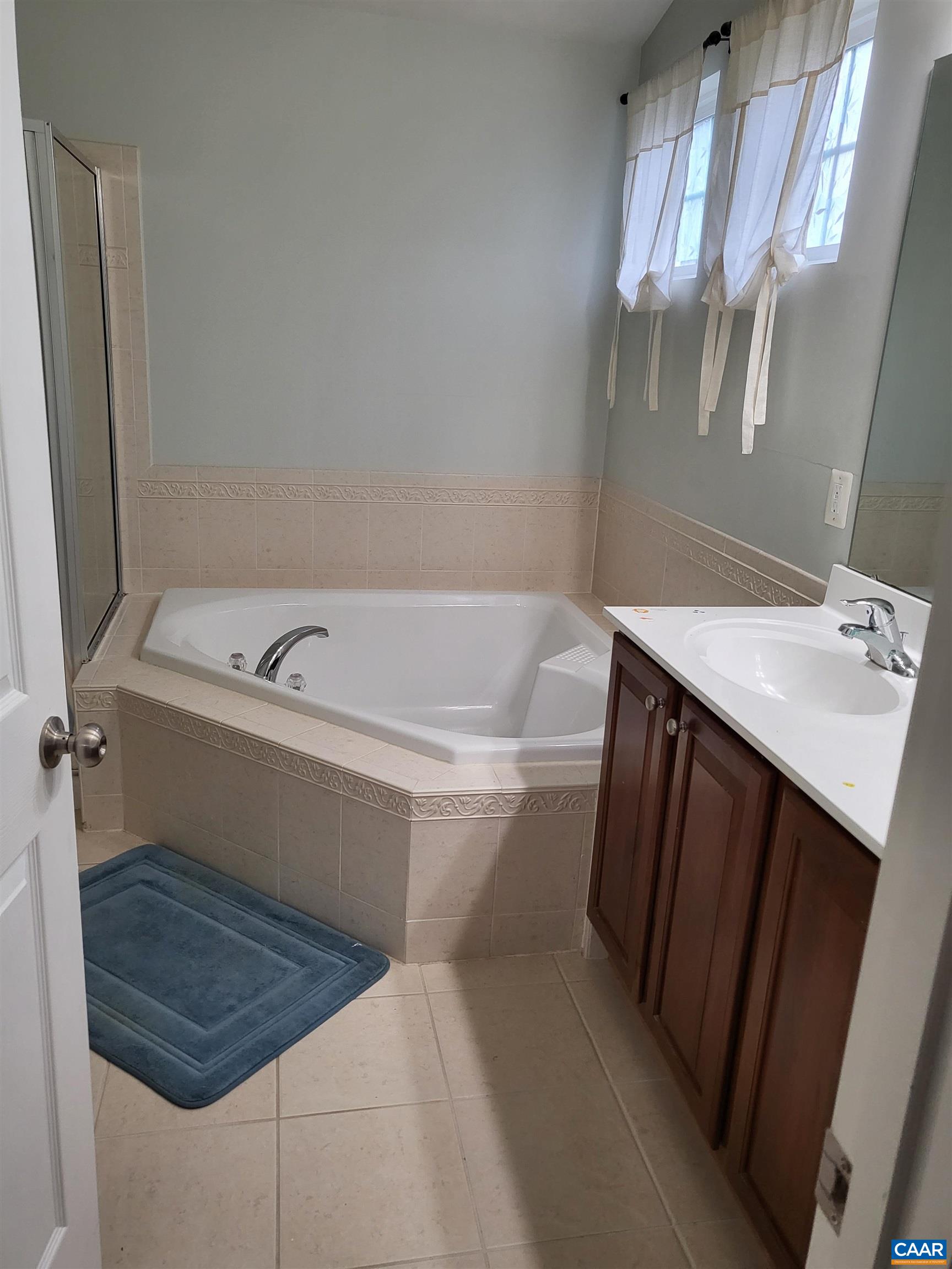 712 Rainier Road Charlottesville, VA 22903 - Photo 6 of 11 a bathroom with a bathtub sink and toilet