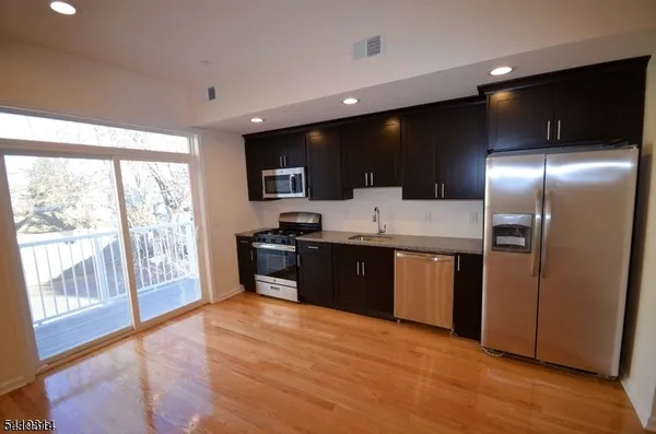 $2,725 | 105 Center Street, Unit 2, Garwood, NJ 07027