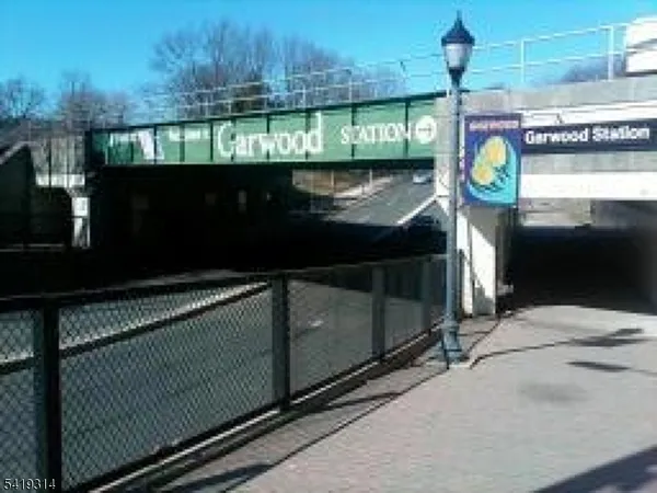 $2,725 | 105 Center Street, Unit 2, Garwood, NJ 07027