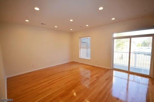 $2,725 | 105 Center Street, Unit 2, Garwood, NJ 07027