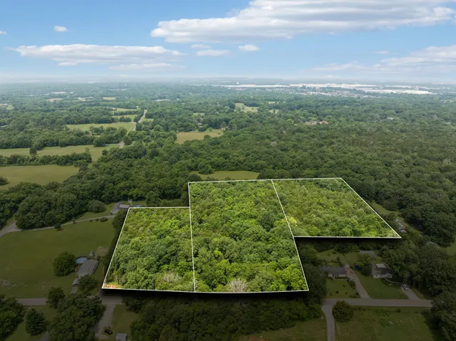 a view of a yard with a lake view