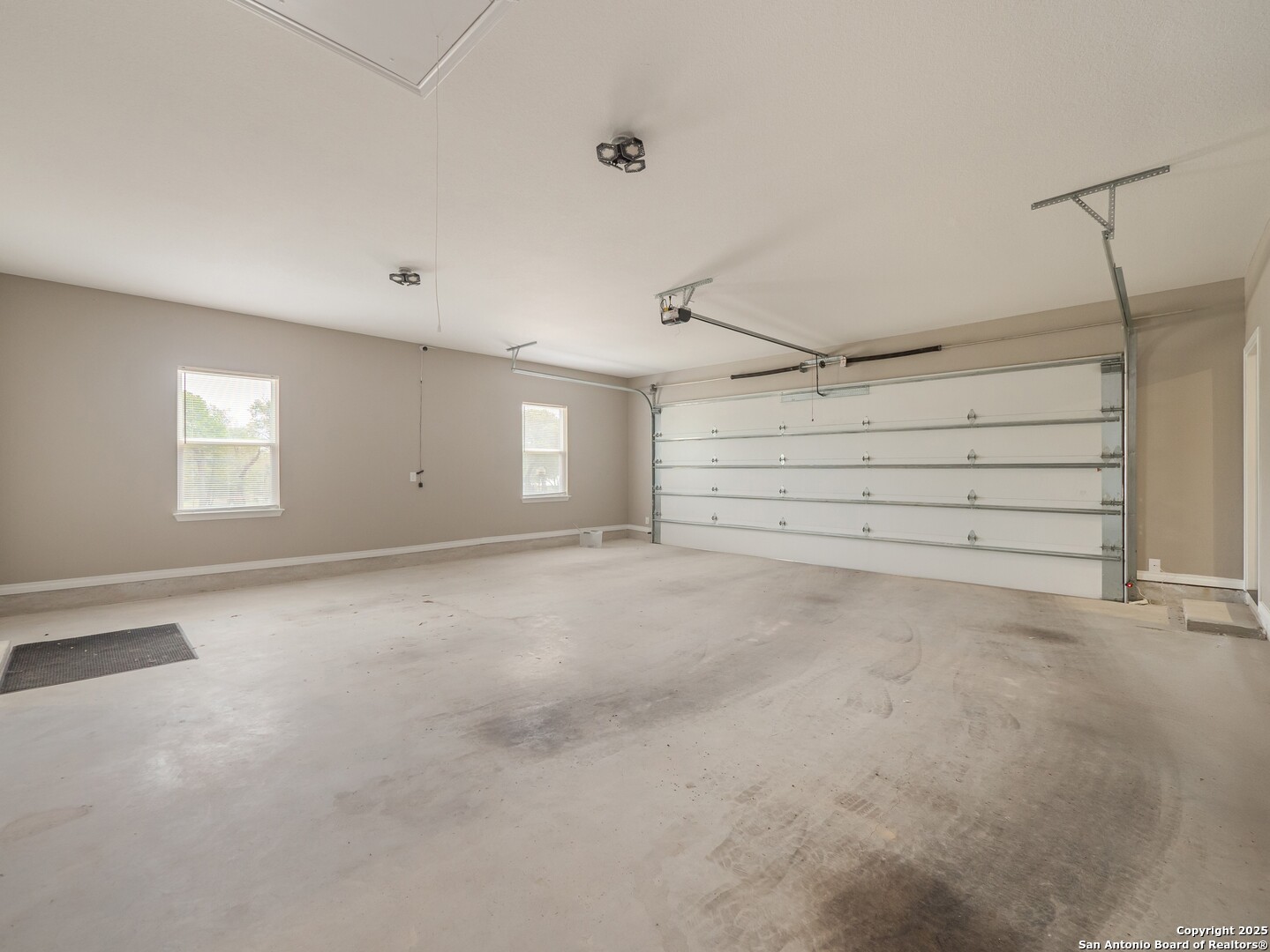 182 Inwood Poteet, TX 78065 - Photo 30 of 45 a view of room and window