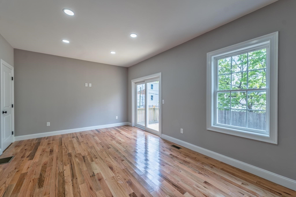 364 High Street Fall River, MA 02720 - Photo 12 of 34