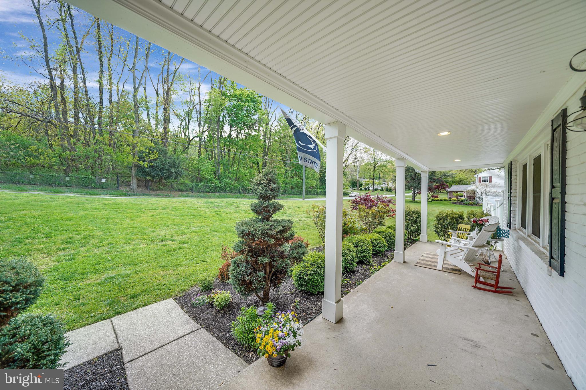 909 Cloverly Road Berwyn, PA 19312 - Photo 4 of 36