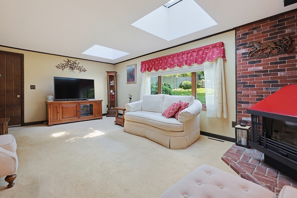 665 South Street Walpole, MA 02081 - Photo 19 of 40