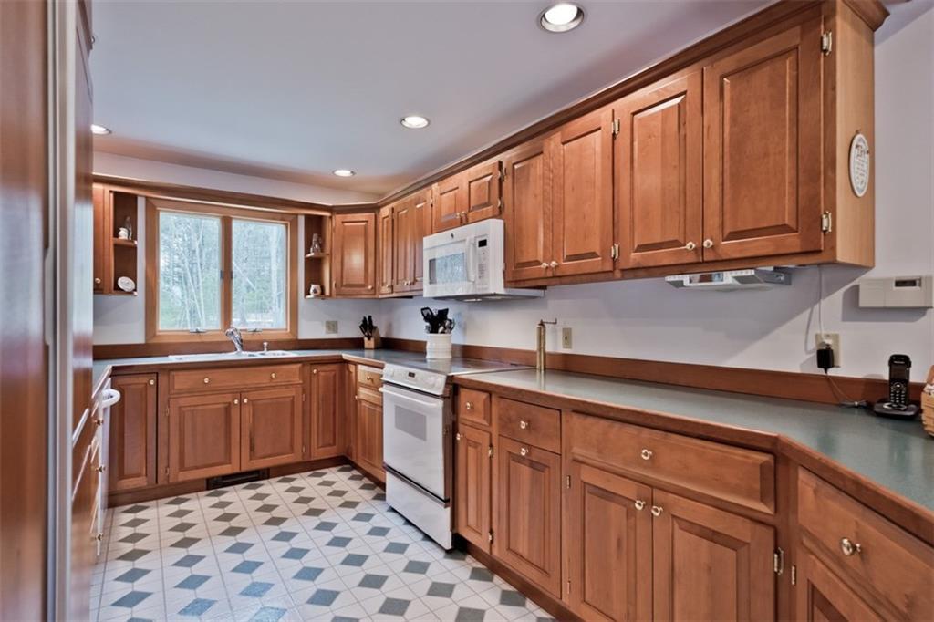 18 West Beech Ridge Road Scarborough, ME 04074 - Photo 11 of 35 Photo