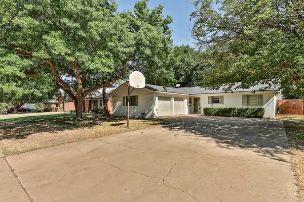 $1,495 | 4406 60th Street, Lubbock, TX 79414