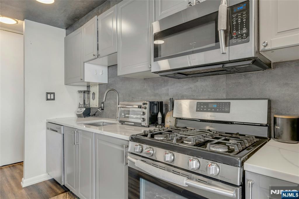 6 Horizon Road, Unit 411 Fort Lee, NJ 07024 - Photo 13 of 35