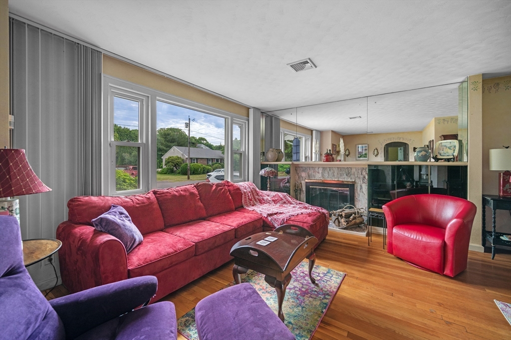 3 Countryside Lane Marblehead, MA 01945 - Photo 3 of 33