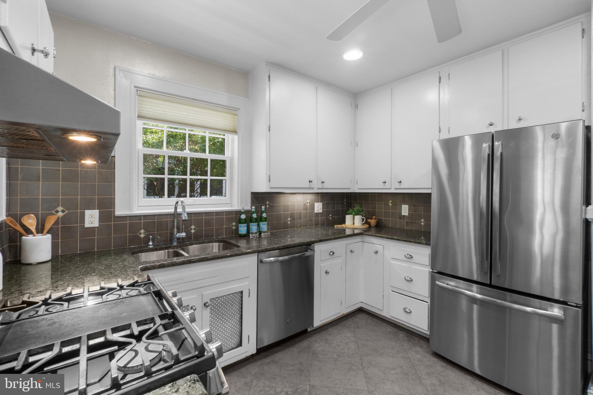 306 Broxton Road Baltimore, MD 21212 - Photo 17 of 37