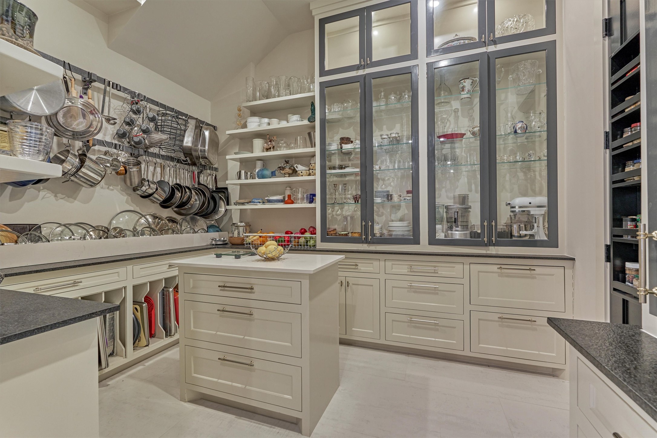15 Atrium Woods Court The Woodlands, TX 77381 - Photo 17 of 50 a view of cabinets and window
