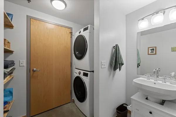 $2,695 | 710 North 4th Street, Unit 300, Minneapolis, MN 55401