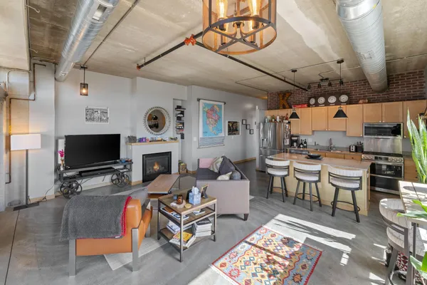 $2,695 | 710 North 4th Street, Unit 300, Minneapolis, MN 55401