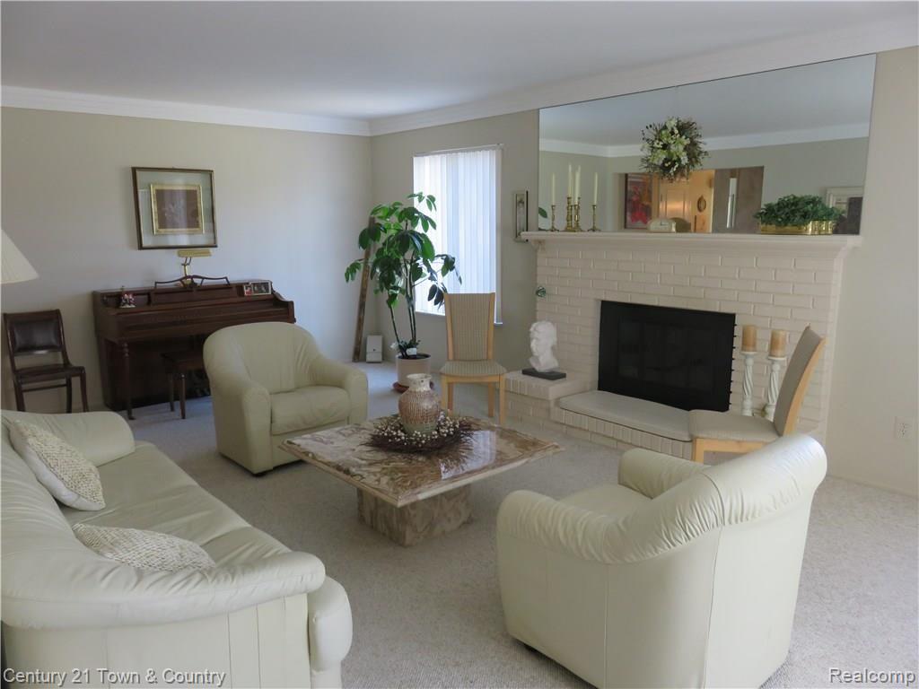 1922 Allenway Court Rochester Hills, MI 48309 - Photo 3 of 19