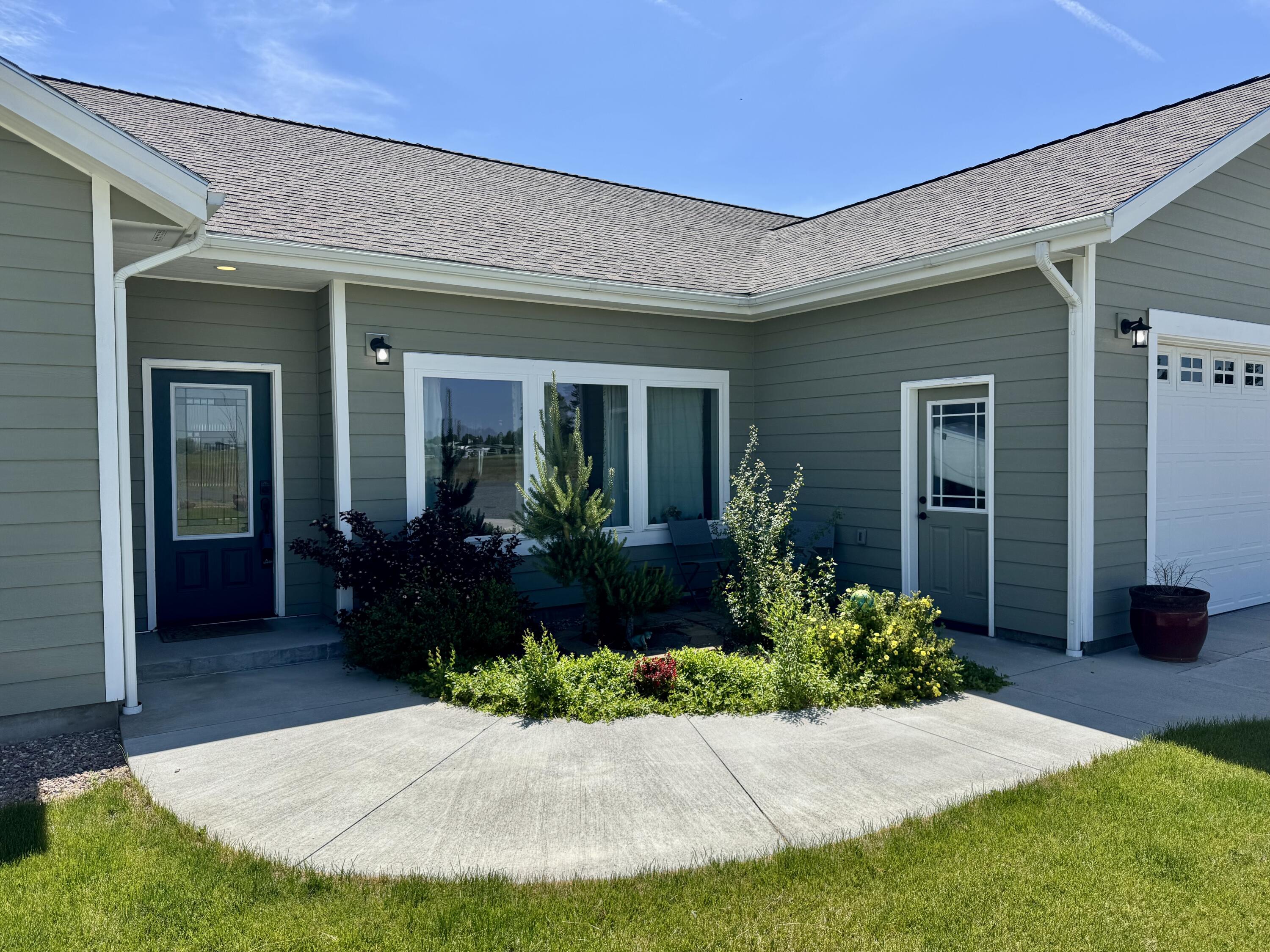 57363 Christmas Tree Road Christmas Valley, OR 97641 - Photo 3 of 34 Beautifully Landscaped Front Entry