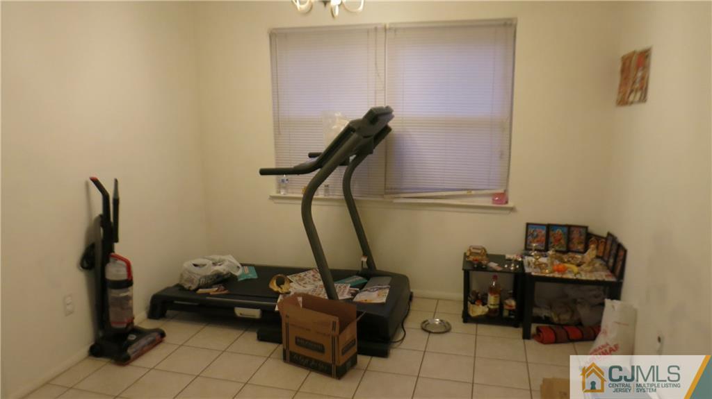 1920 Raspberry Court, Unit 1920 Edison, NJ 08817 - Photo 6 of 12 a room with furniture