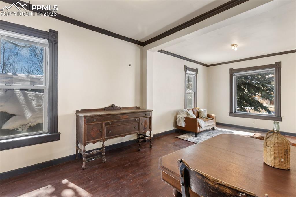 112 6th Street Victor, CO 80860 - Photo 11 of 35 a living room with furniture