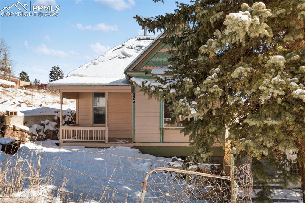 112 6th Street Victor, CO 80860 - Photo 2 of 35 a view of a patio with table and chairs with wooden fence and plants