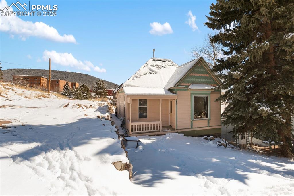 112 6th Street Victor, CO 80860 - Photo 28 of 35 a front view of a house with a yard