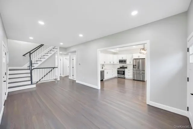 $940,000 | 15 Duane Drive, Ronkonkoma, NY 11779