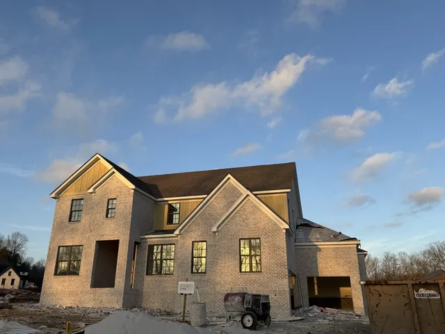 a view of empty room with window