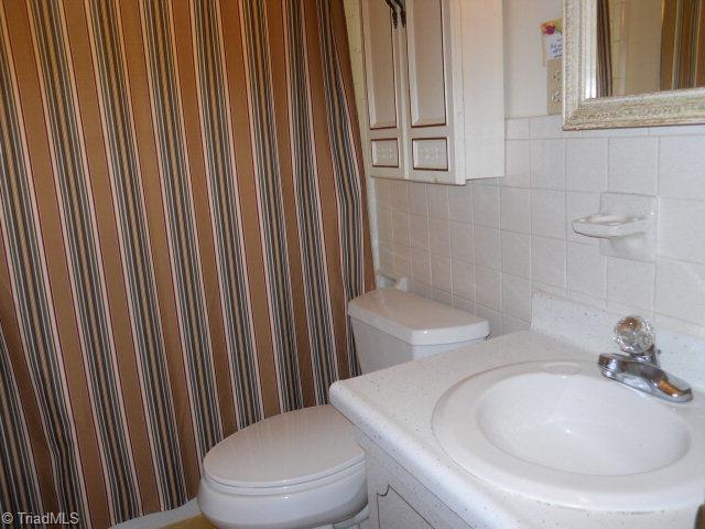 5289 Mountain View Road Hays, NC 28635 - Photo 11 of 19 Bath