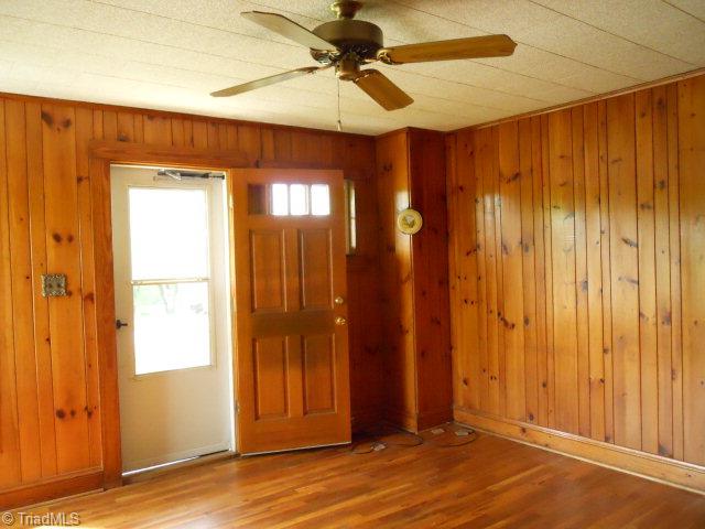 5289 Mountain View Road Hays, NC 28635 - Photo 4 of 19 Front door/LR