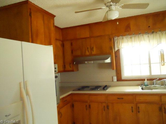 5289 Mountain View Road Hays, NC 28635 - Photo 10 of 19 Kitchen