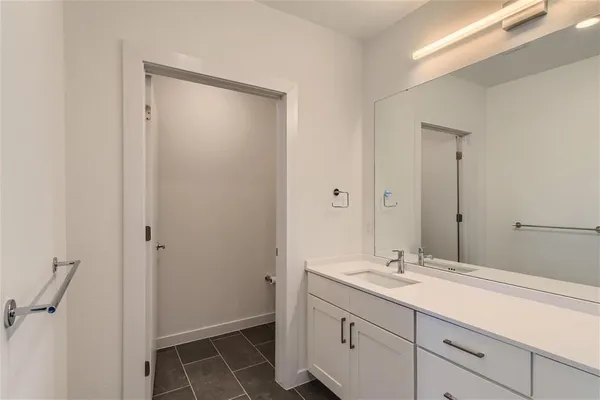 $5,500 | 900 South 1st Street, Unit 421, Austin, TX 78704