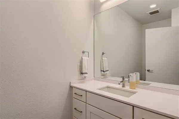 $5,500 | 900 South 1st Street, Unit 421, Austin, TX 78704