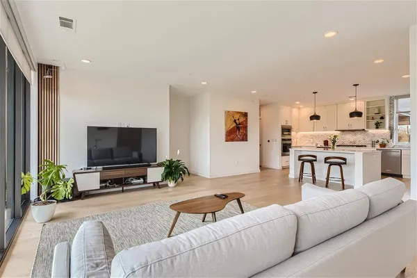 $5,500 | 900 South 1st Street, Unit 421, Austin, TX 78704