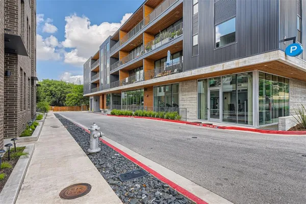 $5,500 | 900 South 1st Street, Unit 421, Austin, TX 78704