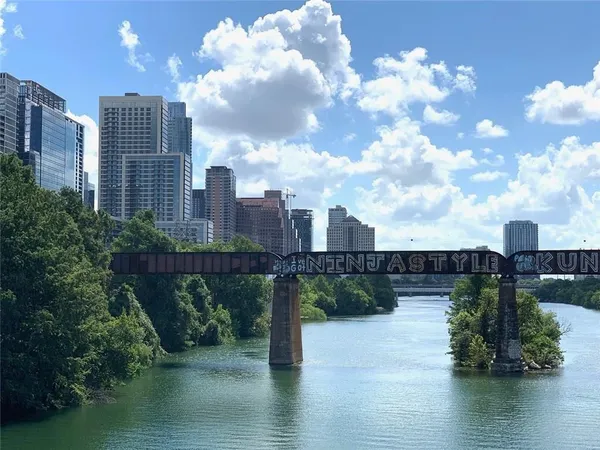 $5,500 | 900 South 1st Street, Unit 421, Austin, TX 78704
